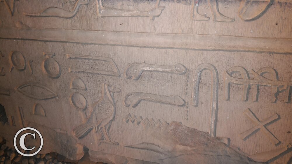 Jeroglíficos en Templo de Kom Ombo sobre la noche de bodas egipcia