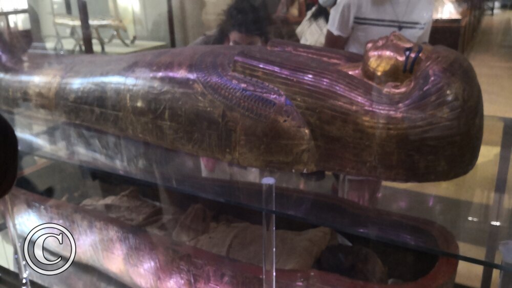 Momia y 1er sarcófago de la abuela de Tut Ankh Amun
