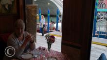 Almorzando bajo el Rialto