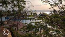Hotel Grand East - Al fondo el Mar Muerto