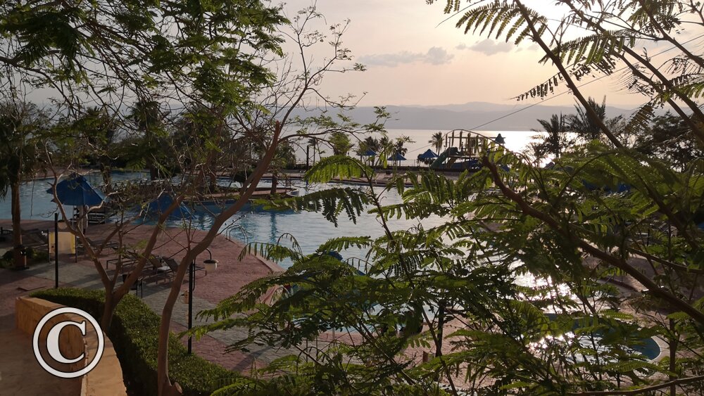 Hotel Grand East - Al fondo el Mar Muerto